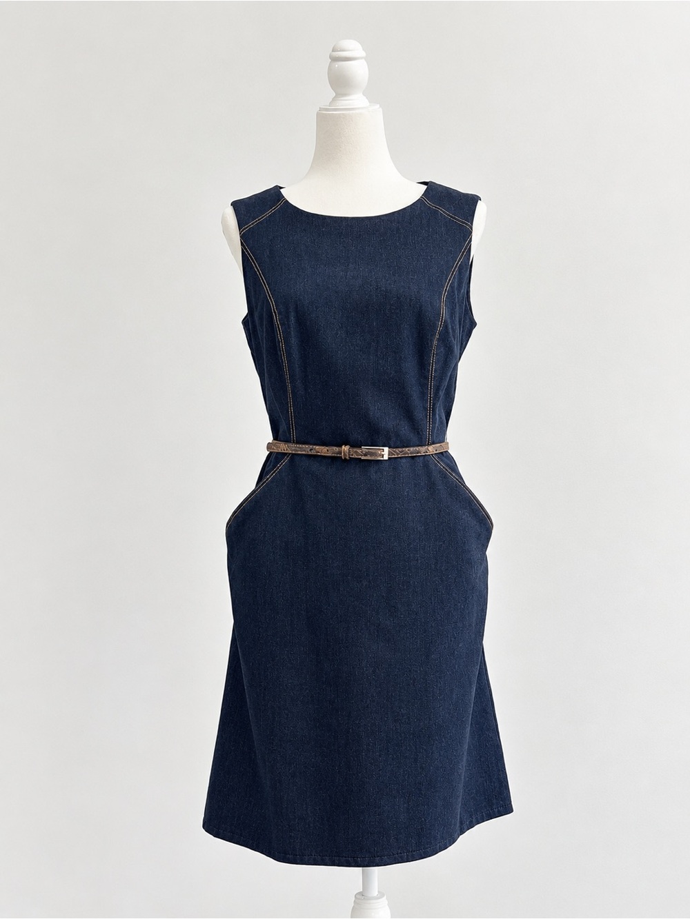 Sandra Darren Blue Denim Sleeveless Belted Sheath Dress Size 10 Pockets Zip